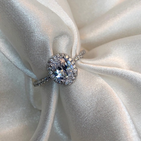JUST ARRIVED🔥| 925SS Oval Halo CZ Engagement Ring - Picture 7 of 7